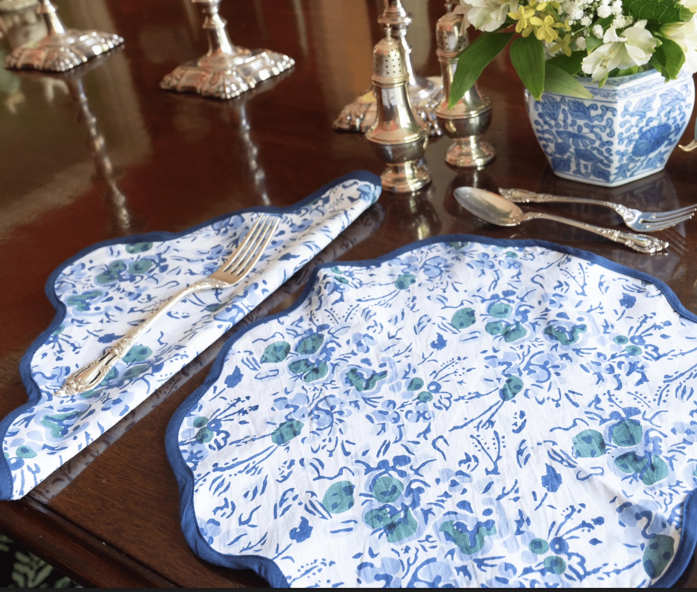 Blue Floral Scalloped Circle Placemat