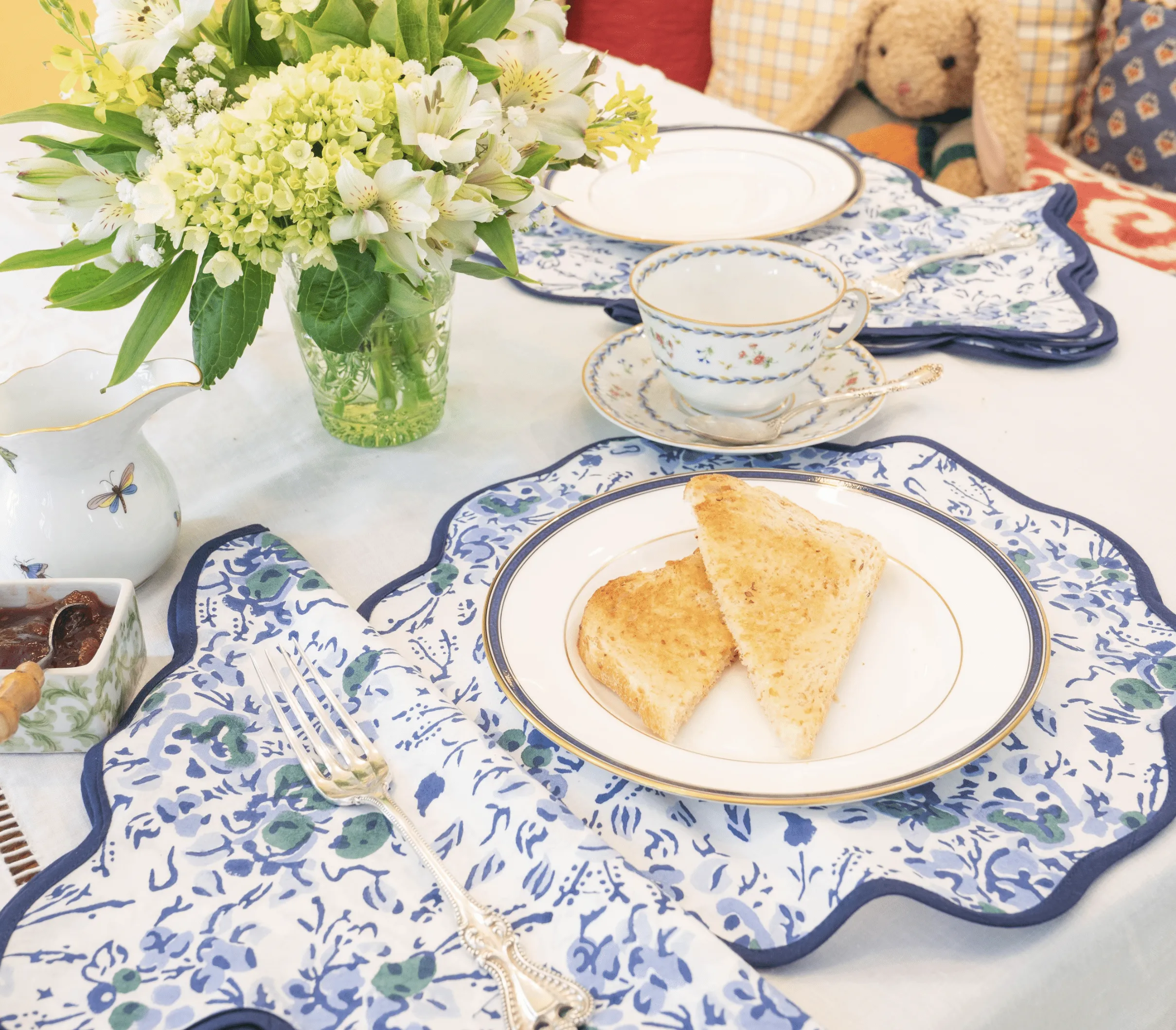 Blue Floral Scalloped Circle Placemat