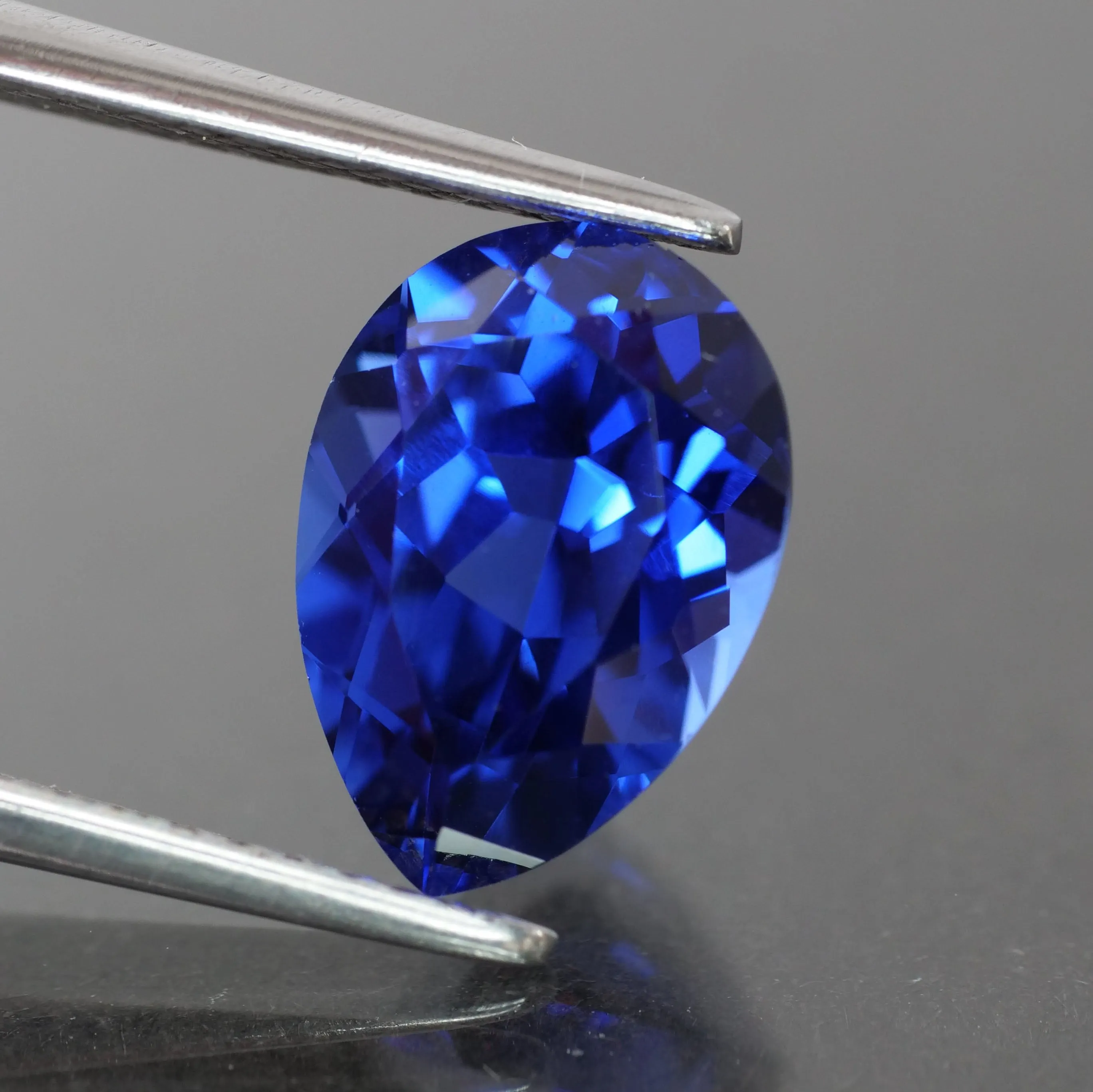 Blue Sapphire | IGI certified | lab created, pear cut 10x7mm, VS 2.78ct