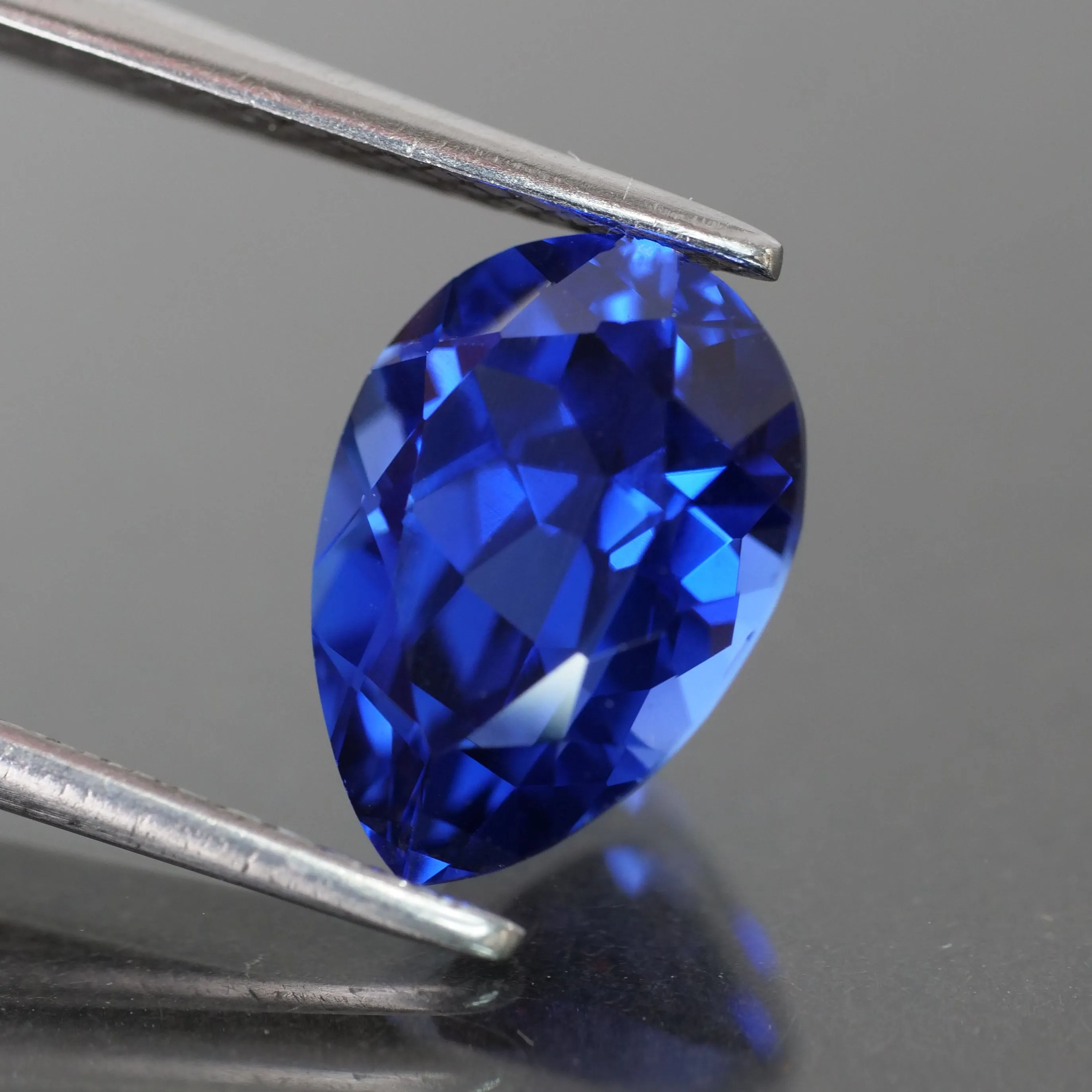 Blue Sapphire | IGI certified | lab created, pear cut 10x7mm, VS 2.78ct