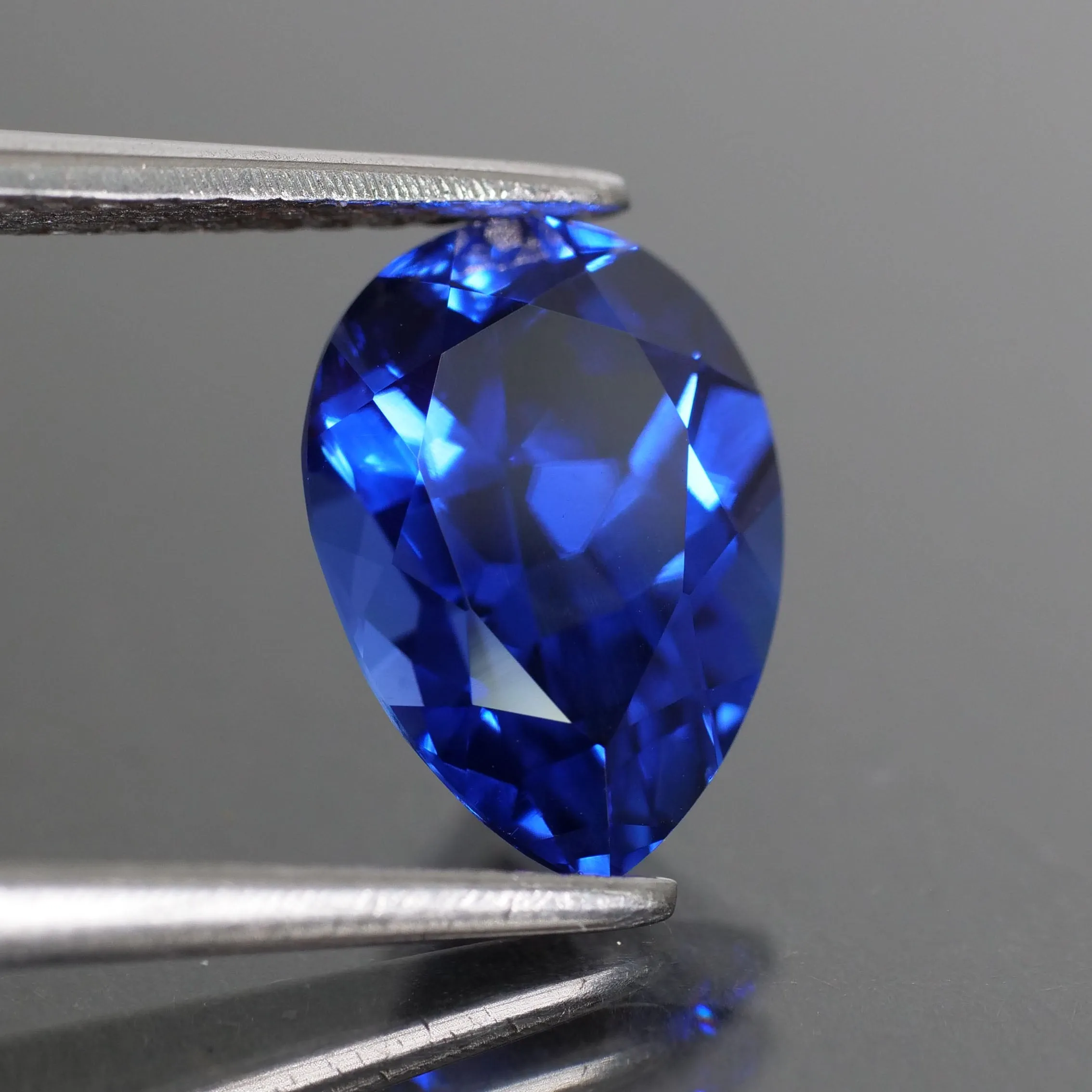 Blue Sapphire | IGI certified | lab created, pear cut 10x7mm, VS 2.78ct