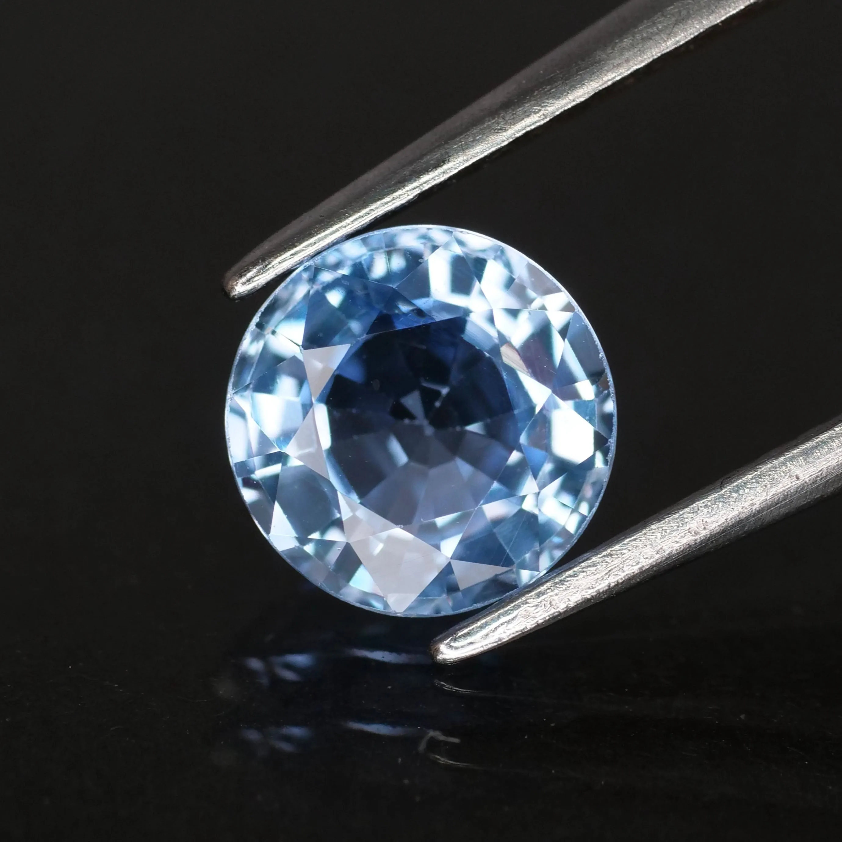 Blue Sapphire | IGI certified | natural, round cut 6,5* mm, VS, 1.31ct