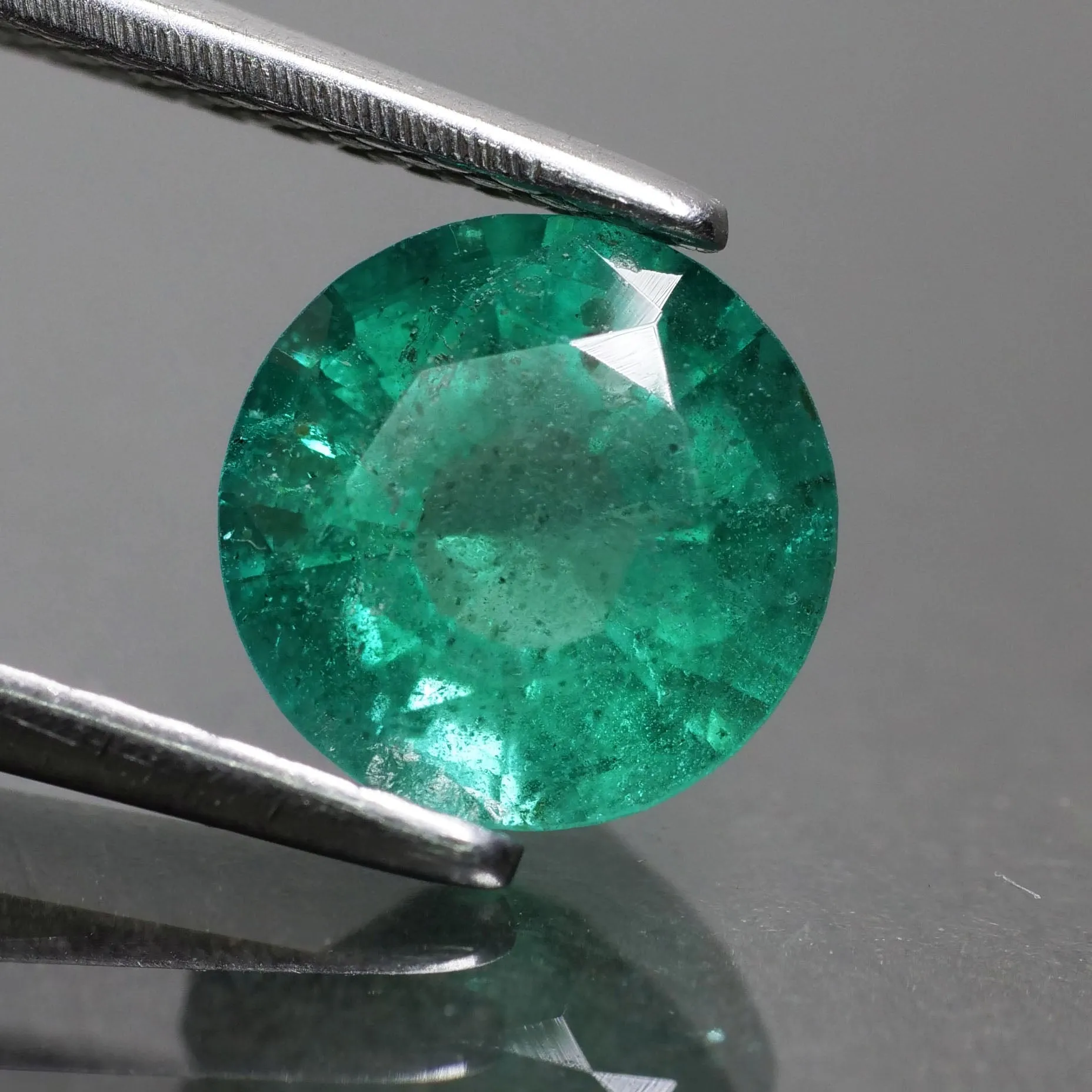 Emerald | IGI certified | deep green, natural, round cut 6.8mm, AAAA quality, Zambia, 1.15 ct