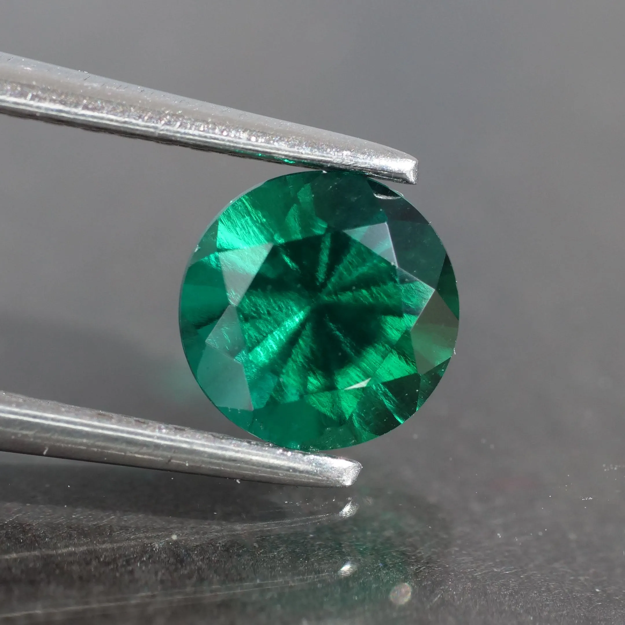 Emerald | Lab-Created Hydrothermal, round cut 5mm, VS 0.5ct