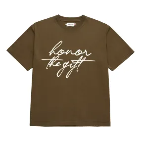 HONOR THE GIFT HTG SCRIPT SS TEE-OLIVE