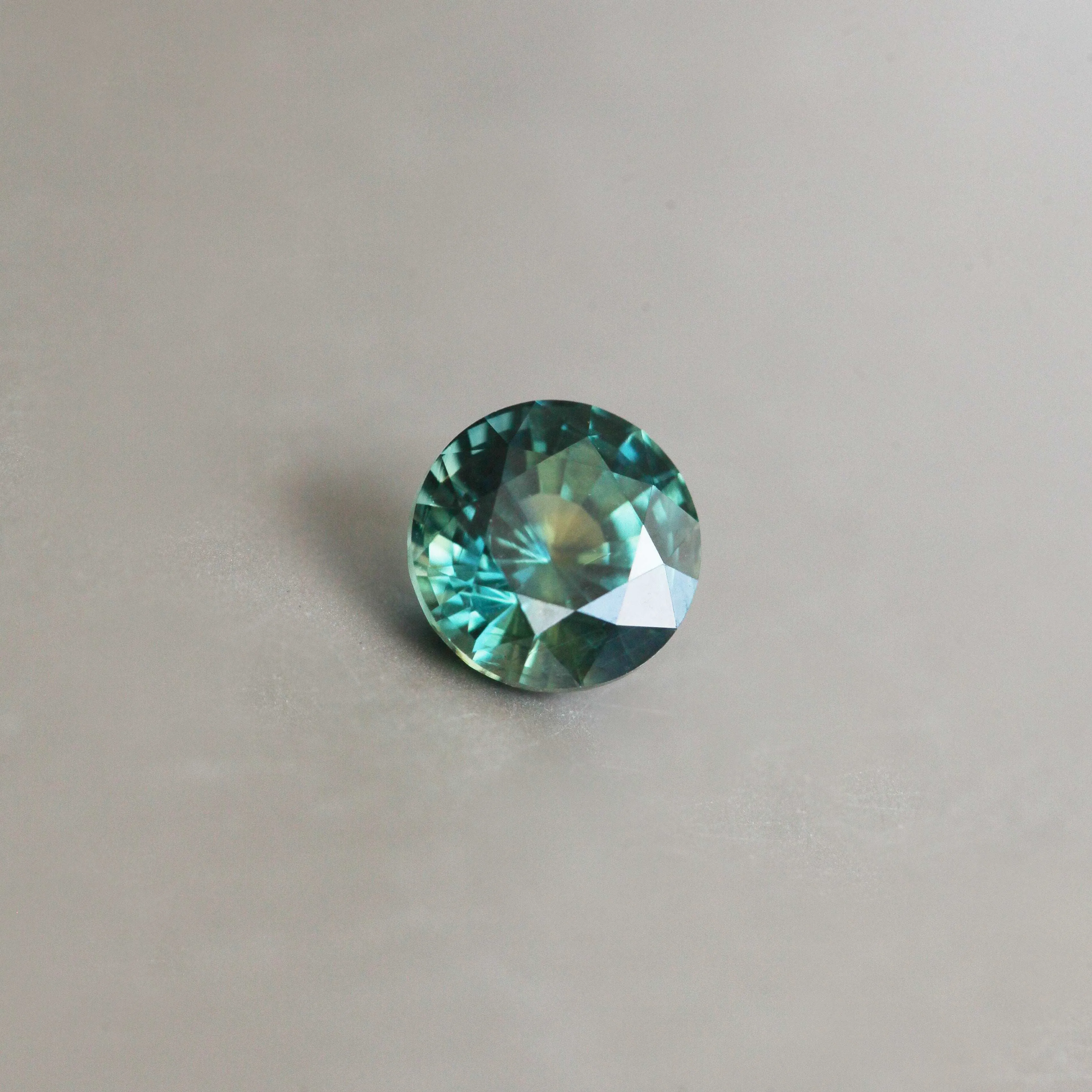 Loose 3.03 Ct Round Teal Sapphire