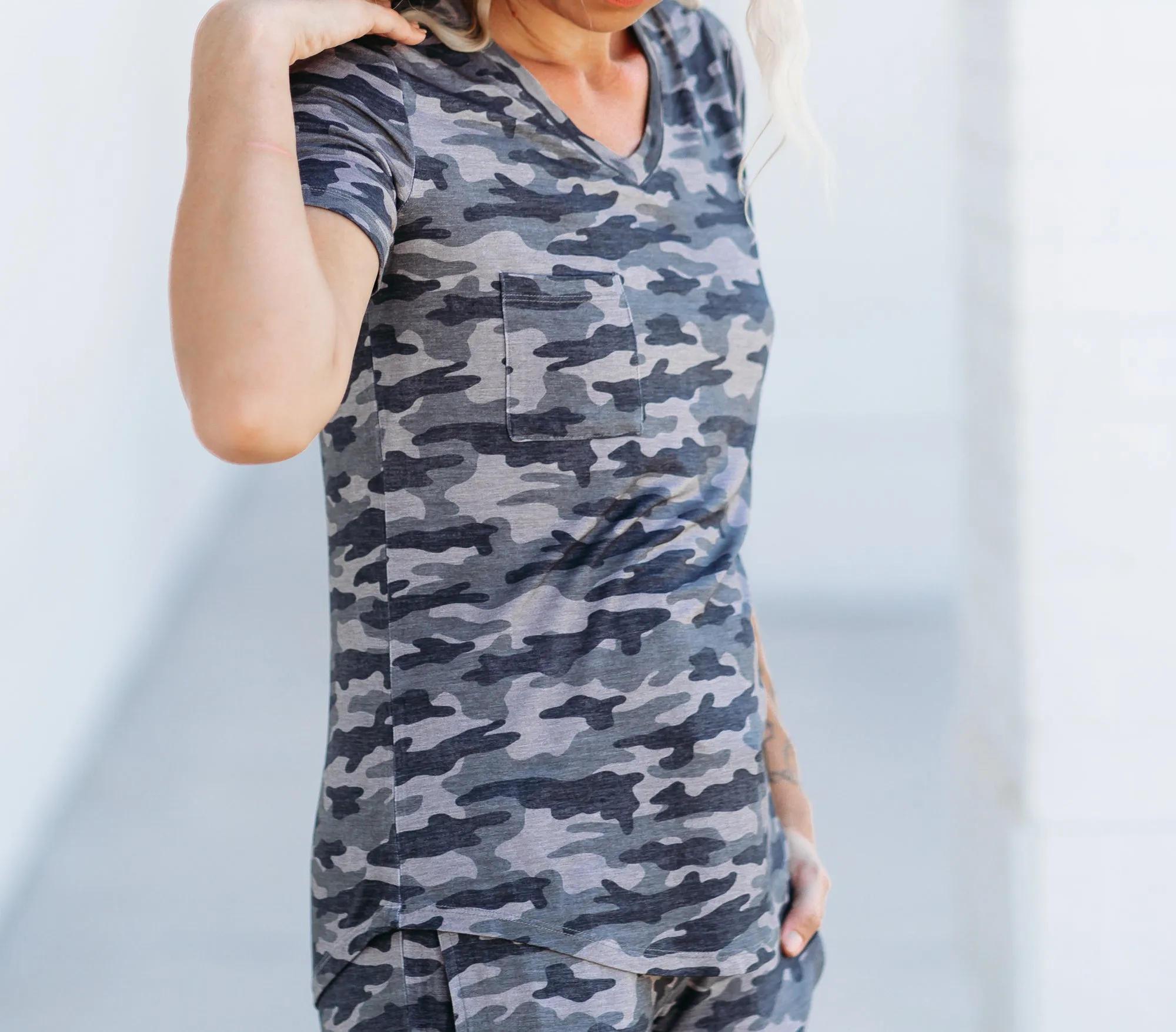 MAMA V-NECK- Chris Camo