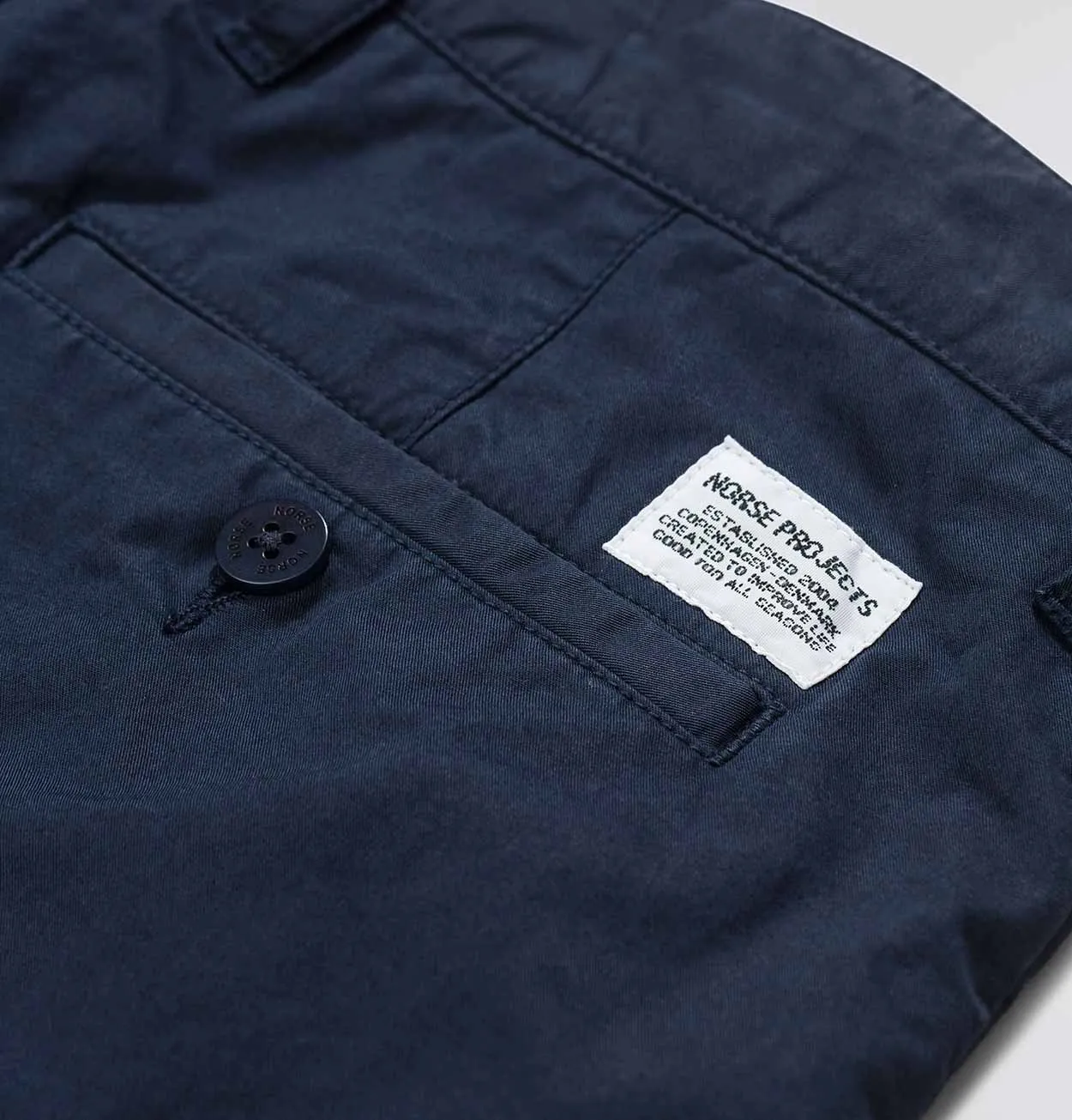 Norse Projects Aros Light Twill Shorts in Dark Navy