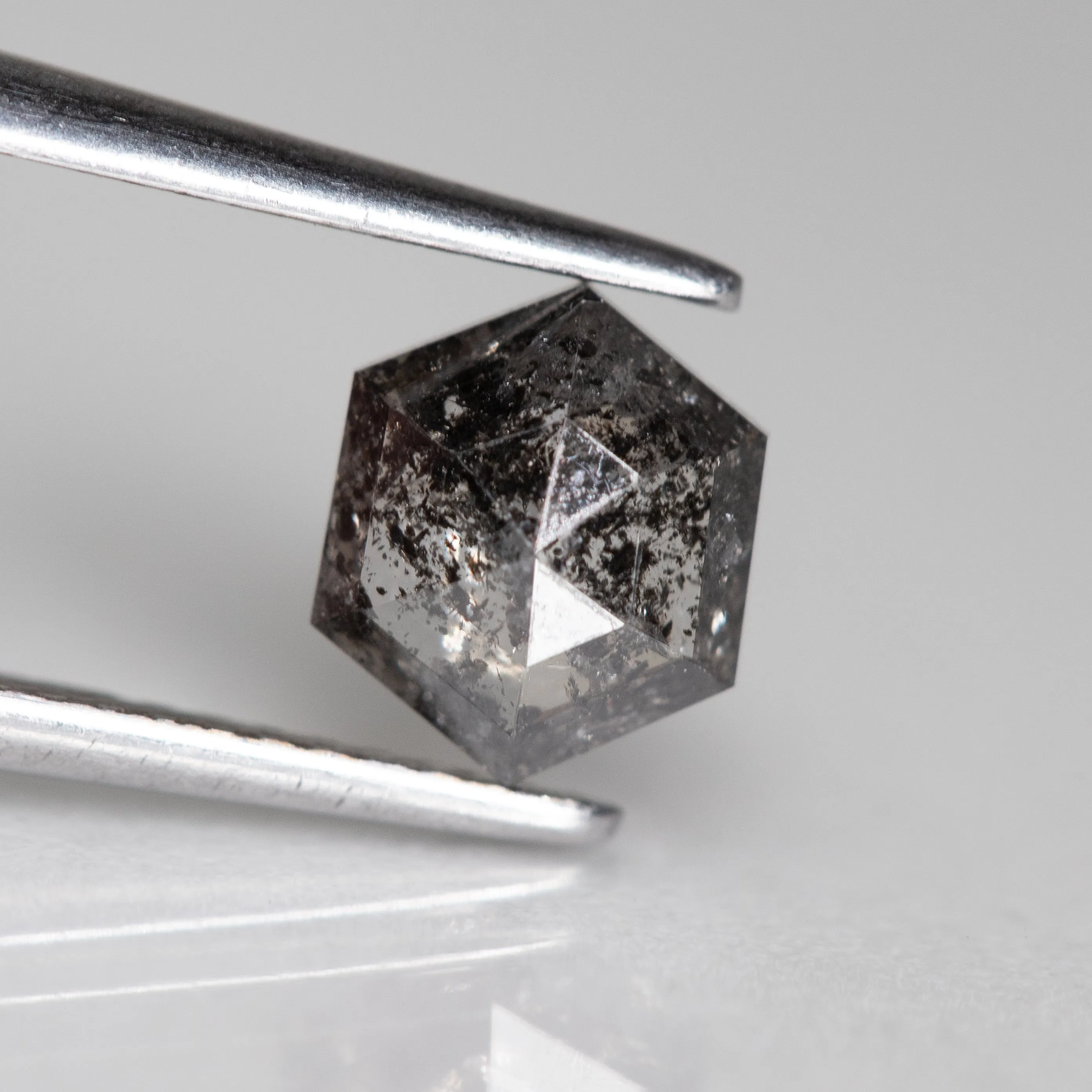 Salt & Pepper diamond | natural, hexagon cut 1.2 ct