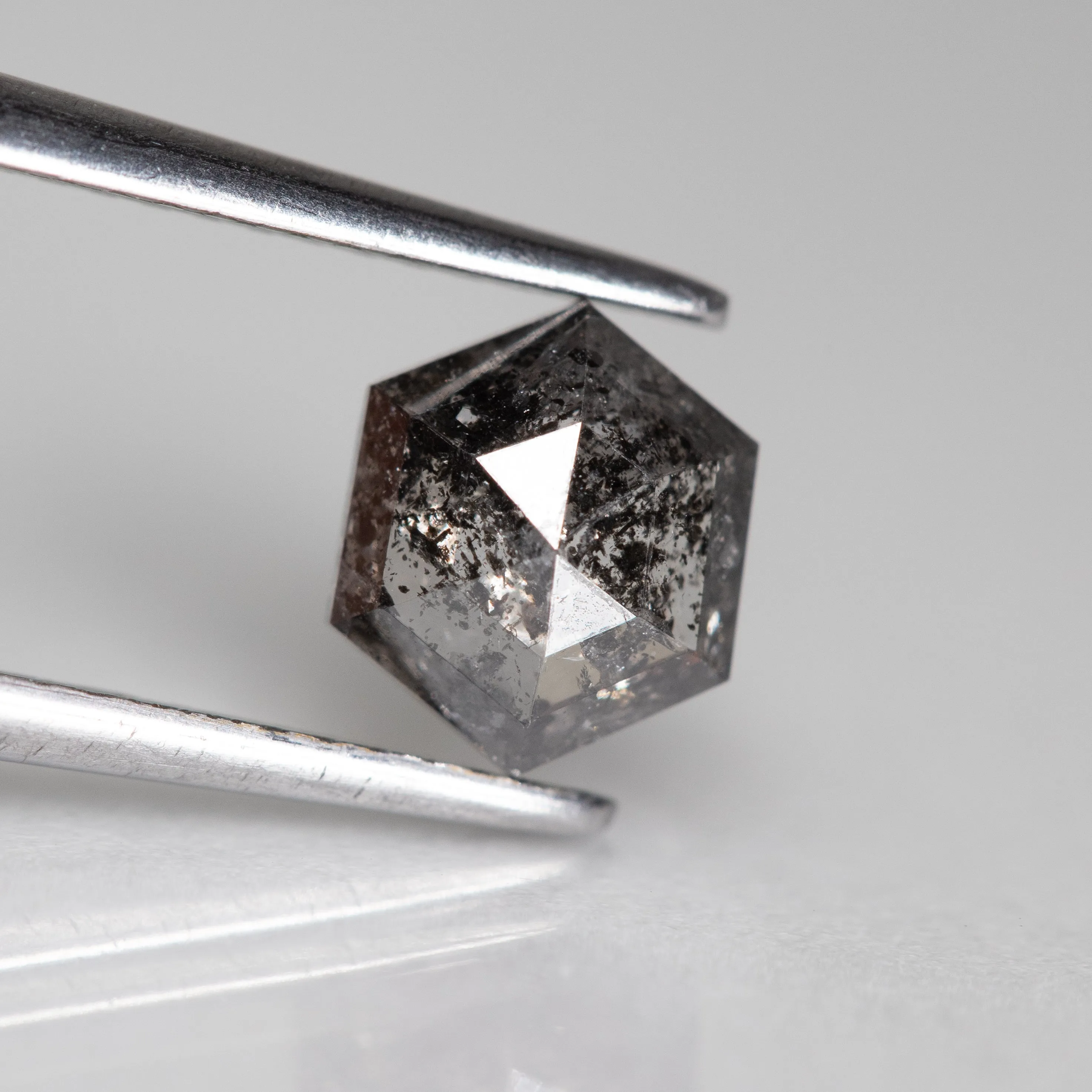 Salt & Pepper diamond | natural, hexagon cut 1.2 ct