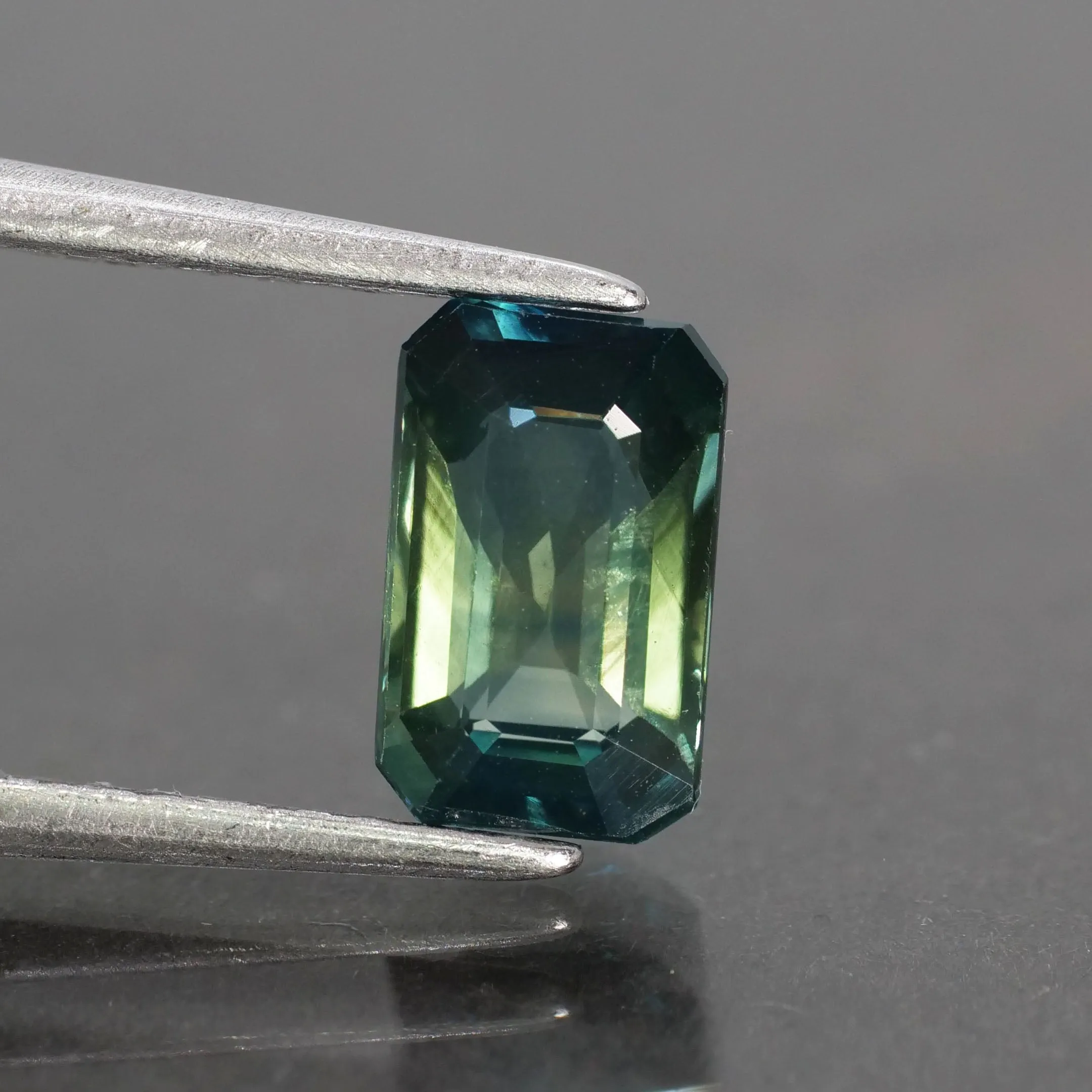 Sapphire bluish green, emerald cut, VS 7.4x4.6 mm 1.08 ct, Australia