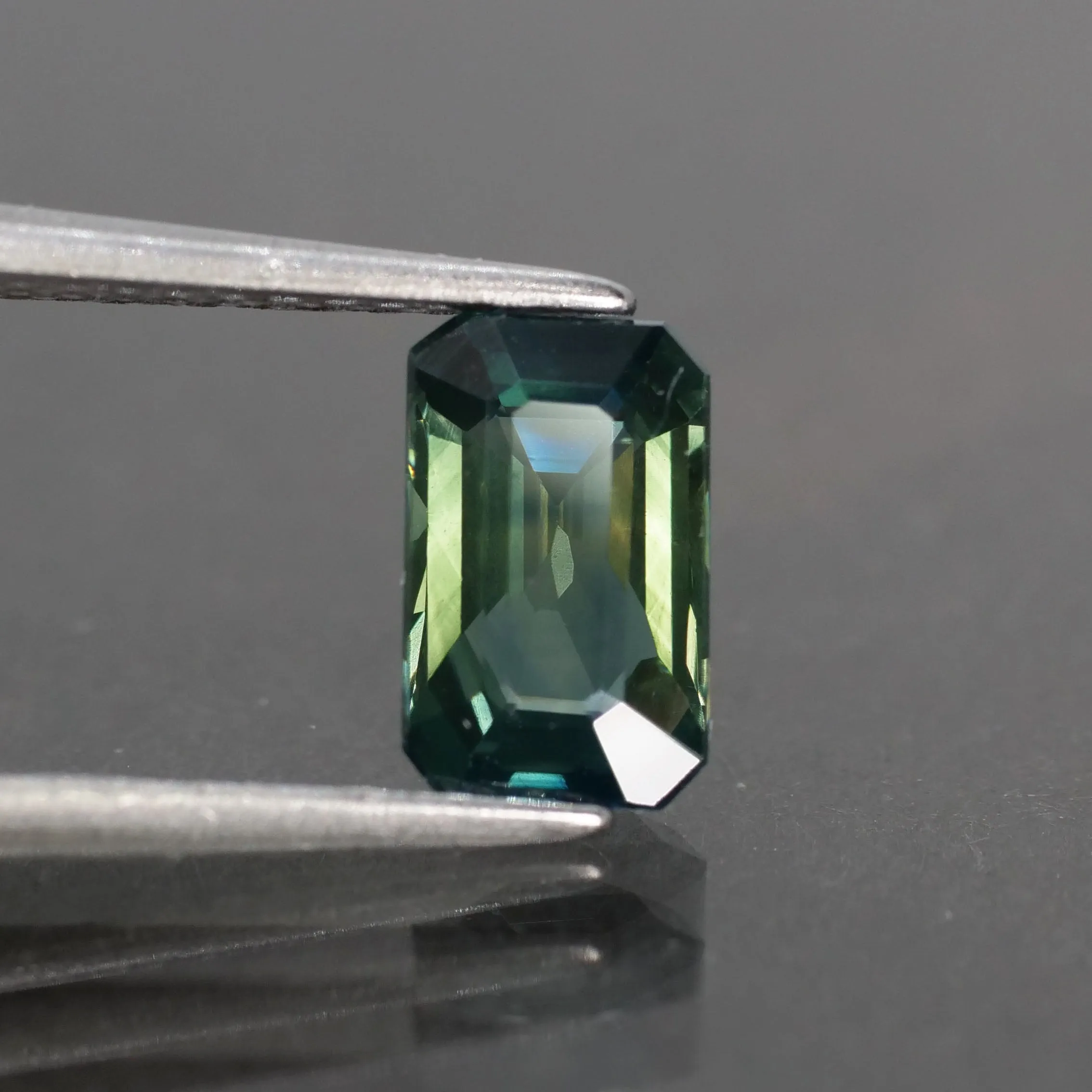 Sapphire bluish green, emerald cut, VS 7.4x4.6 mm 1.08 ct, Australia