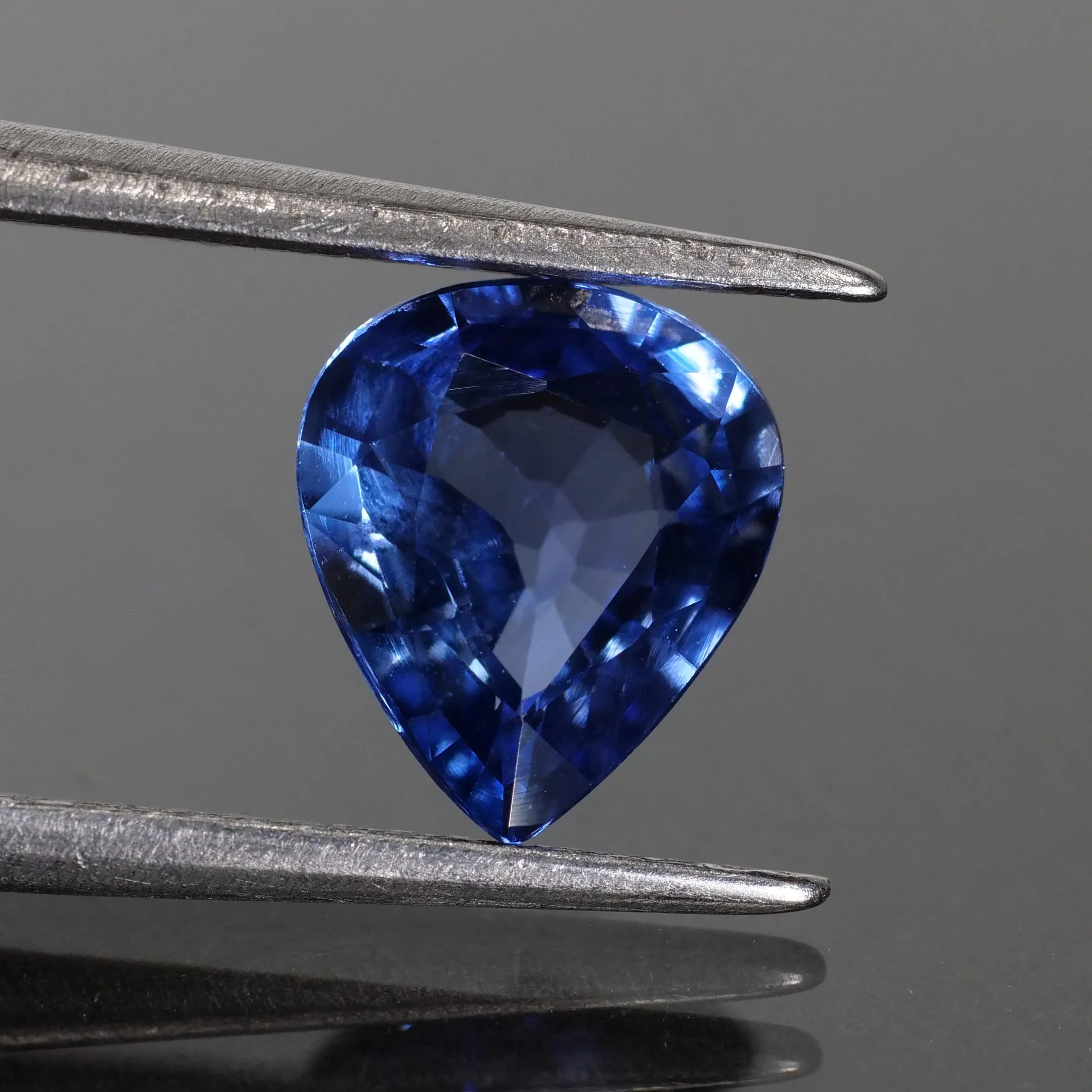 Sapphire ceylon | IGI certified | natural, pear cut 8x7* mm, IF, 1.56ct Sri Lanka