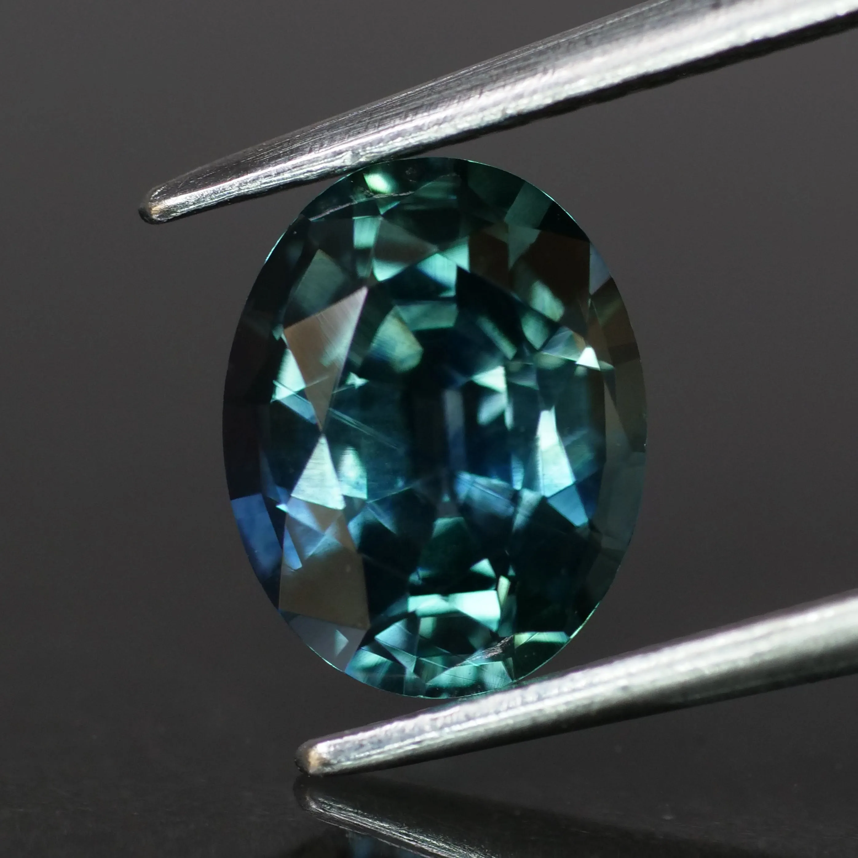 Sapphire | natural, teal color, oval cut *8x6.5 mm, 1.9ct