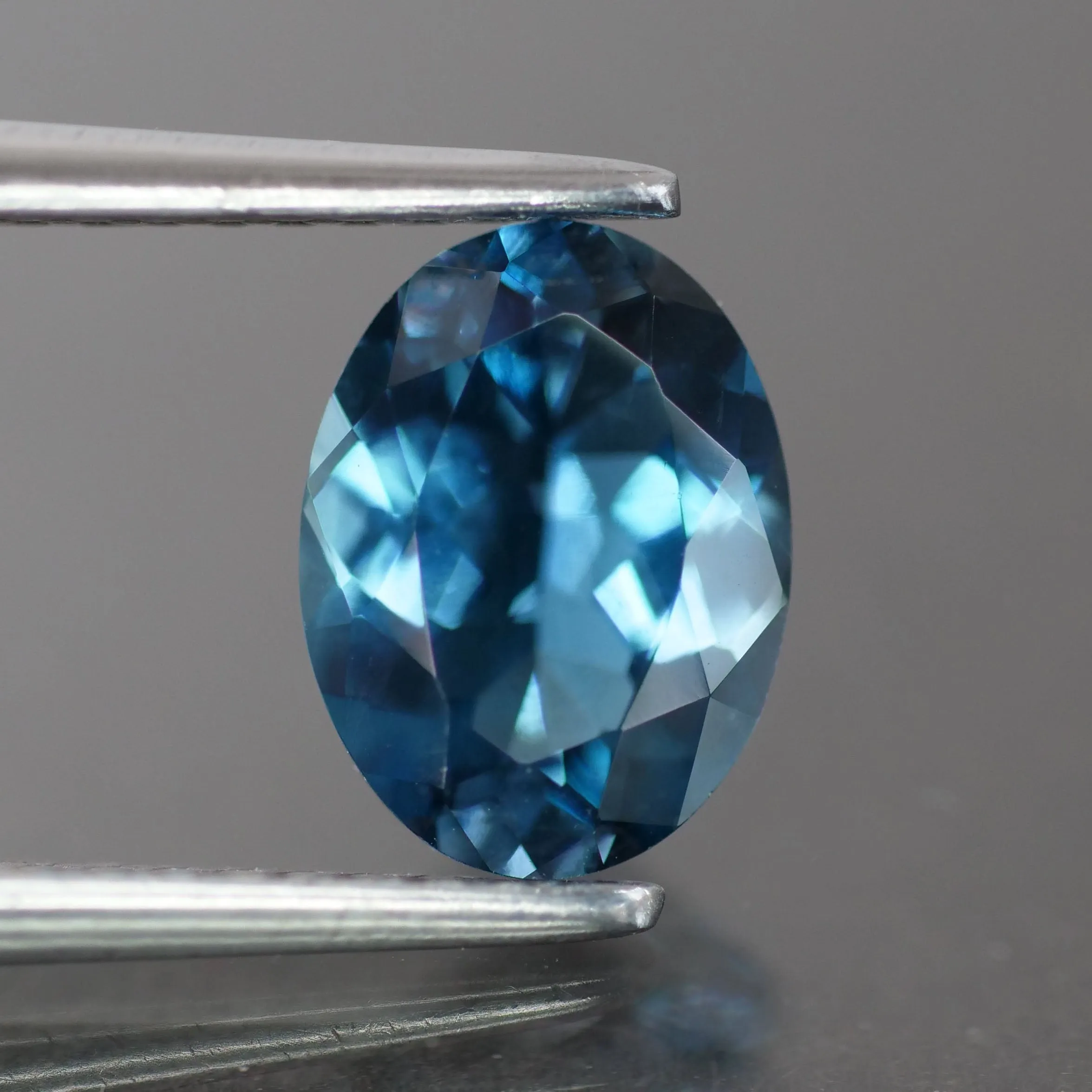 Topaz, teal blue, oval cut VVS 8x6mm 1.30ct