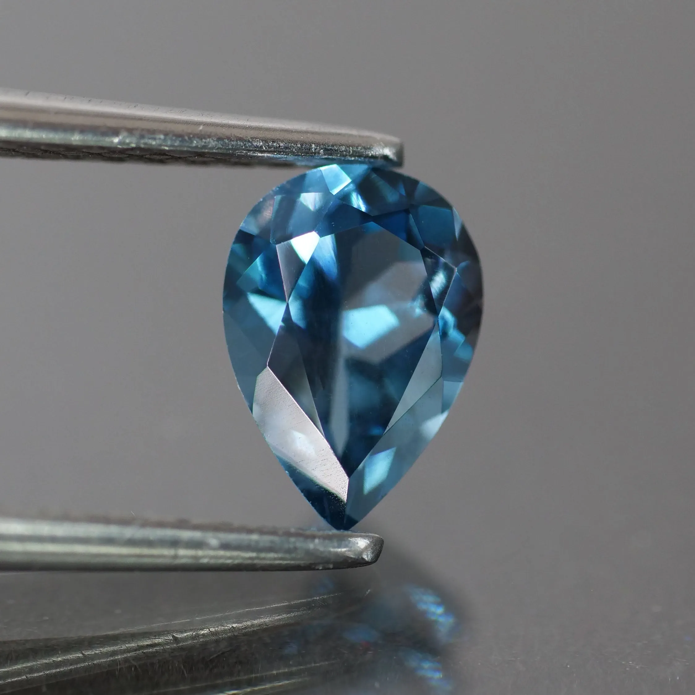 Topaz, teal blue, pear cut VVS 7x5mm 0.75ct