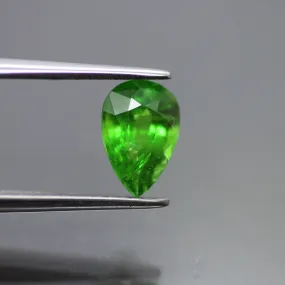 Tsavorite Garnet | natural, shocking green, pear cut 7.8x5.3 mm, VS 1.19ct